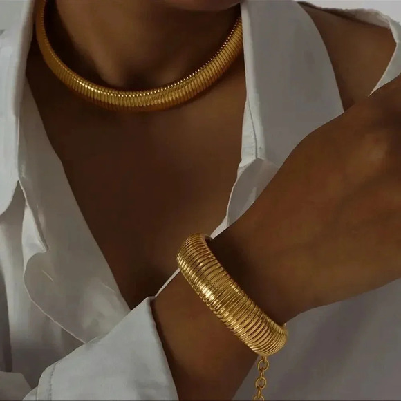 Anthropologie Gold Stainless Steel Waterproof Tarnish Snake Chain Bracelet - Picture 3 of 15